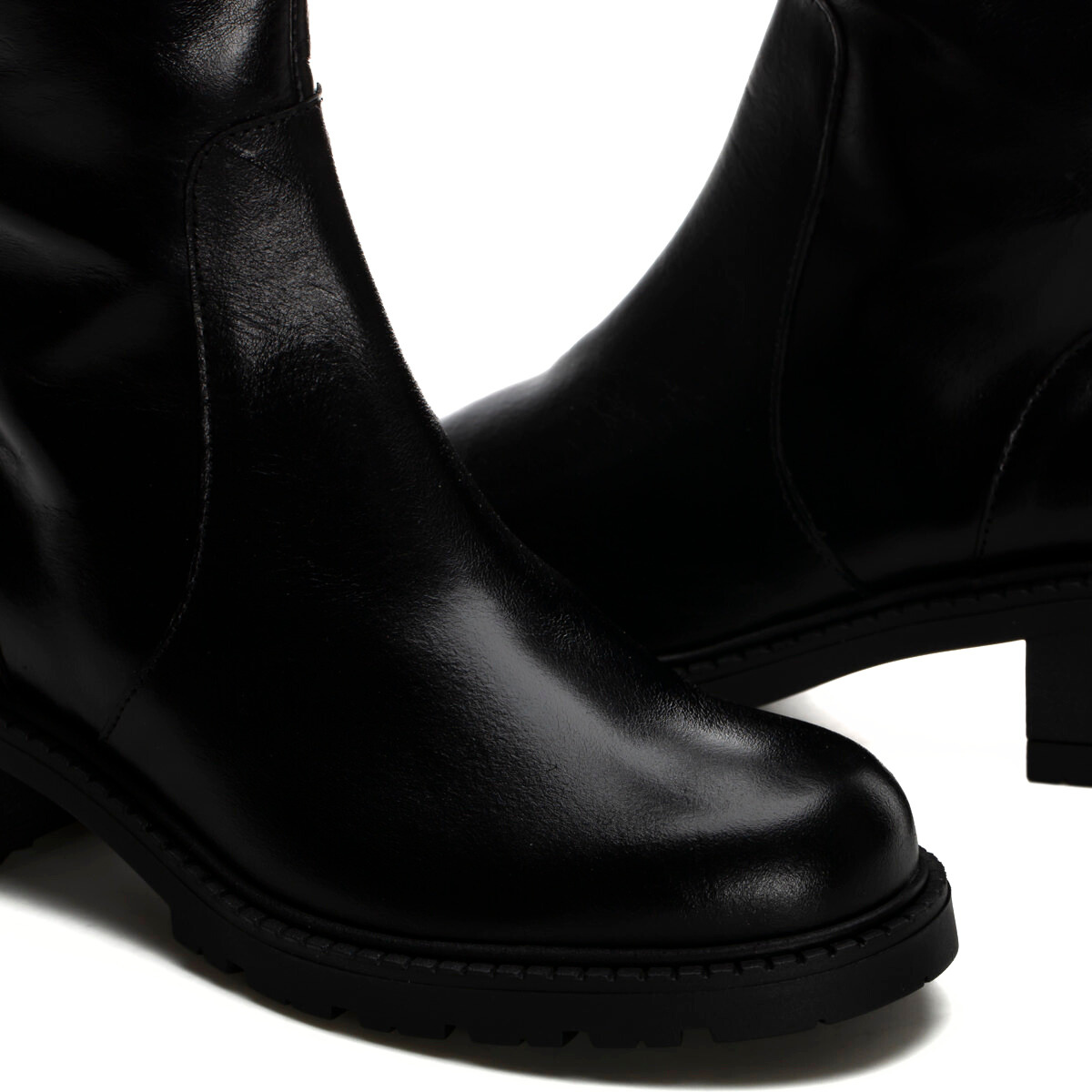 DELIA - Black